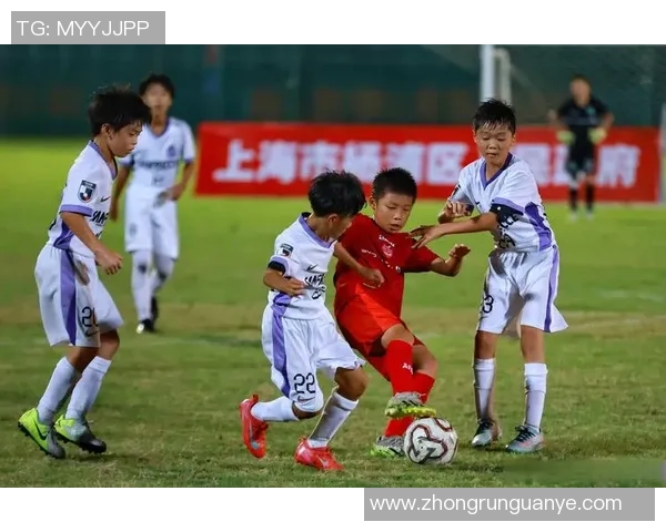 上海足球队配合实力提升创新高排名引发关注与期待