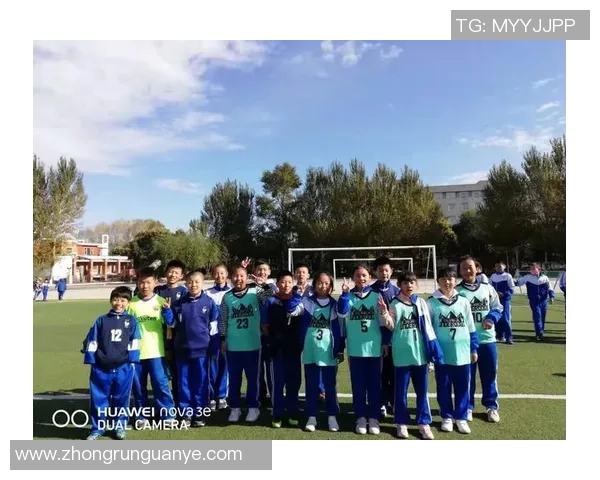 深圳足球队心理素质揭秘:如何在赛场上保持冷静与自信 深圳足球队心理素质揭秘:如何在赛场上保持冷静与自信